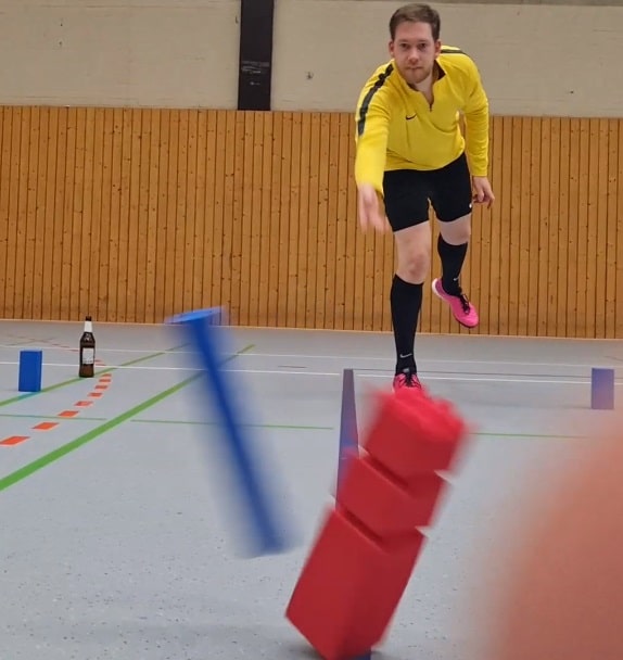 Indoor Kubb Sporthalle Indoor Kubb in der Sporthalle einer Reha-Klinik